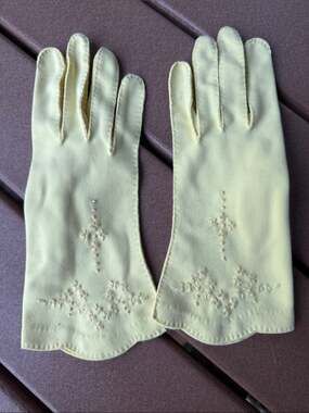 Shalimar Vintage Yellow Embroidered Gloves Size 7
